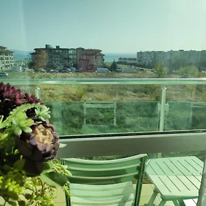 Apartament прекрасен с изглед към морето сарафово 1, Burgas